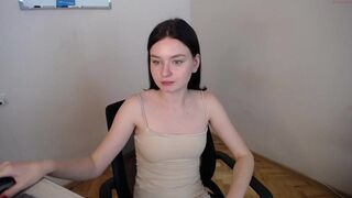 alice_braga mature slut pulls pussy while lying in a chair