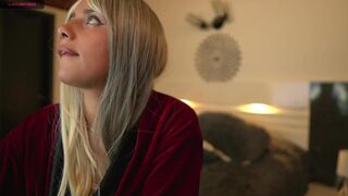 nina_mon nude blonde effectively moves