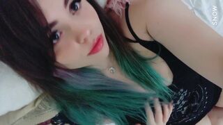 autumnvondoe cam girl masturbates shaved vagina