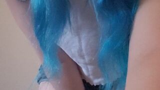 sarahsuniverse elite woman pulls a cap