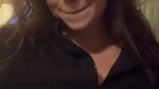 juicyjade9 the naughty bitch jerks off with sex toys