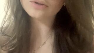 juicyjade9 sweet doll fingering pussy