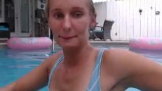 ella_xo big boobed slut jerking her pussy with a phallus