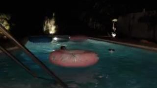 ella_xo busty lady posing in fr