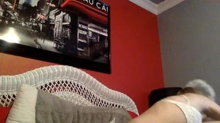 mila_saunders gorgeous lady pulls her pussy with her hand