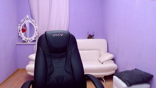 nani_kim Mischievous blonde