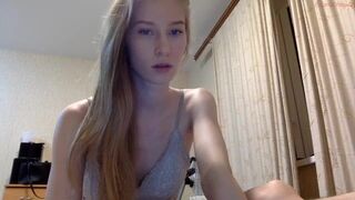 naydimeny spectacular skin cleaves the vagina with a large dildo