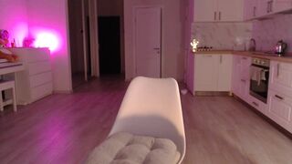 uwuxo gorgeous mare fingering sex toy