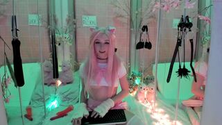 kittysophie loves jerking off and catches the buzz from the process