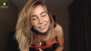 moanamo Petite babe has fun with anal hole