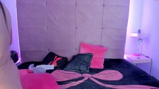 niki_vinter fluffy harlot fucks pussy with phallus