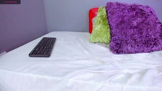 marylin_milfy excellent skin sucking rubber penis