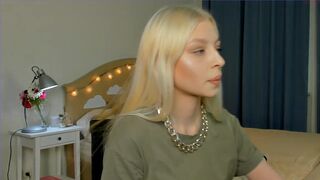 icyprincesss stroking boobs