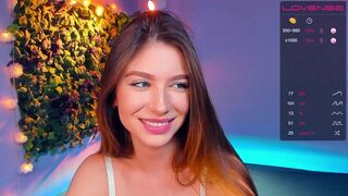 honeygrils young babe jerks both holes