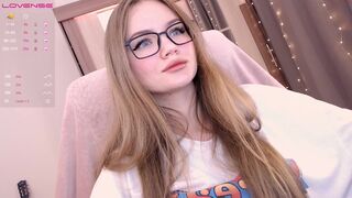 alien_woo transexual whore fucks dildo