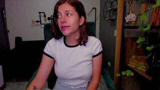 oh_holly s lick pussies and fuck with a two-way toy