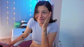 oh_holly bbw  shows a sweet pussy