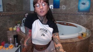 nickyneck home julia squeezes her tits