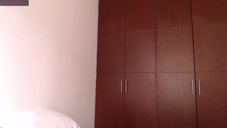 jessi_ocean live camsoda show with a rubbing