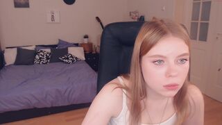 evaa_ocean buxom plays with long dildo