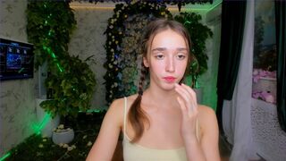 megan_rou tender blonde squeezes boobs