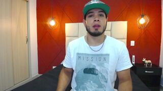 mara_and_axel top  licking kitty olyfans show