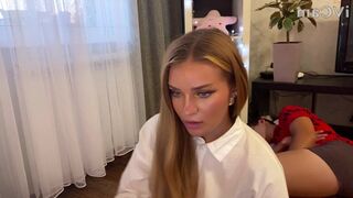 malbontess slut female fucks both holes