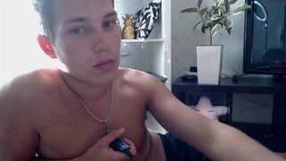 malbontess swallows a toy