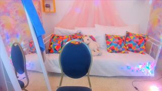 stephanie_evans pretty chick fucks pussy with phallus