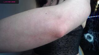 leahcat_ juicy babe fucks her shaved pussy