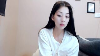 aiyami girl in stockings shows juicy ass