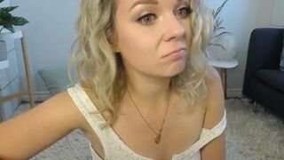 caireen sweet girl fucking fingers