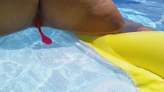 cris_sunny rubbing  20 y.o. pussy on webcam video