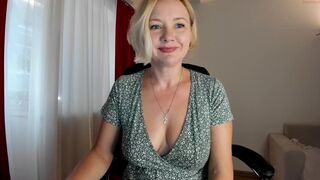 colette1w obstinate queen jerking off her cunt