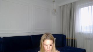 boucle_dor rubbing  cam show with big tits