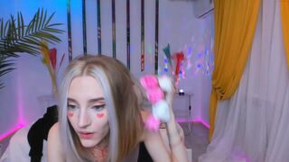 elaine_diaz cute slut jerking shaved cunt