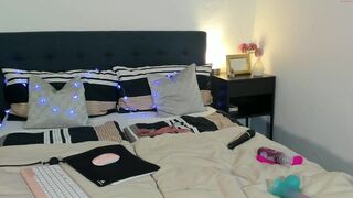 _germanhottie_ webcam dildo with beautiful teen