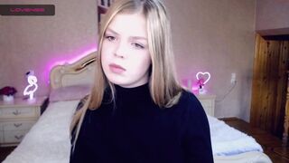 vanessasue cute slut caresses the vagina with fingers