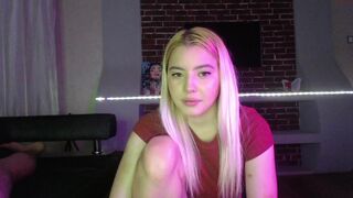 sweety_flipflop sexy crossdresser rubbing  cock online