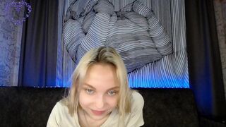 ssmlku slim bitch jerks off with sex toys