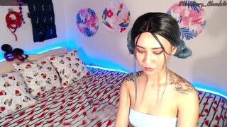 strawberry_chocolate sexy hottie fucks both holes