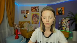 stephanie_evans cute chick jerking her pussy with a phallus