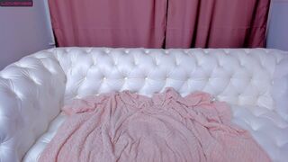 stacy_moor_ webpussi is played by fingers