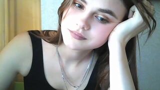 qqlola a doll gently masturbates the cap