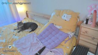 mjgreencat naughty bitch massages juicy holes