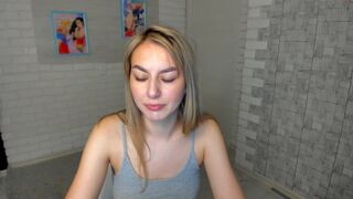 miss_jenni15 housewalker reveals her delicious body