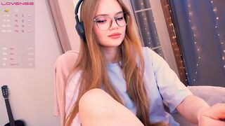 alien_woo sweet stuff jerking off with sex toys