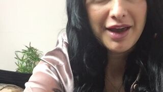 cassieclarke busty webcam whore wants a guy for an hour
