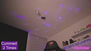 gia_baker dark haired babe digging with sex machine