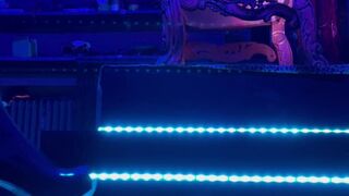 mistressiside  entertaining chick